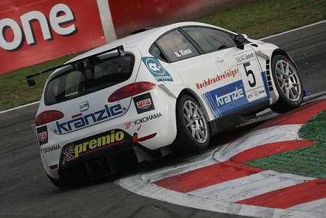 Nicolas Kiesa viste de øvrige danske deltagere bagenden af sin SEAT Supercopa racer i kvalifikationen på Nürburgring i dag.